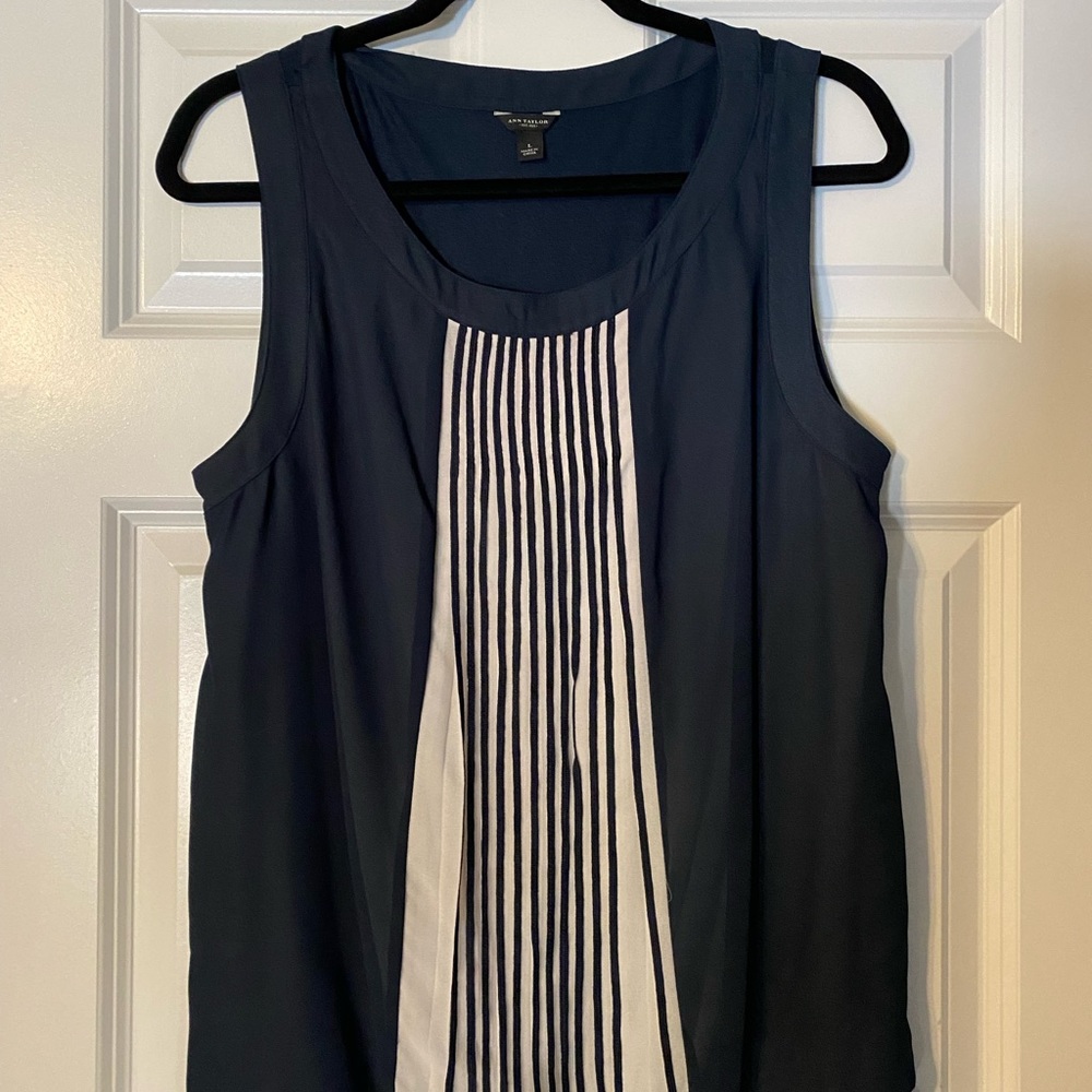 ❤️ Ann Taylor Sleeveless Navy Blouse - L